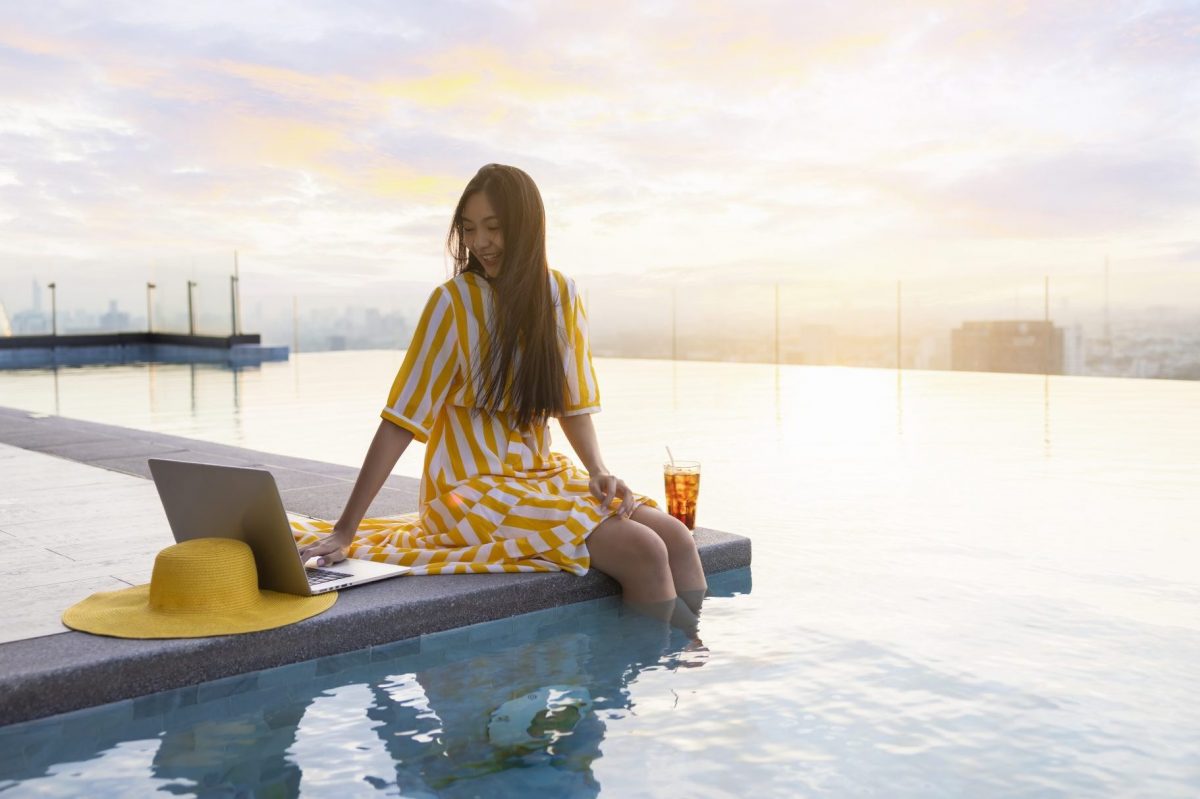 Du lịch Bleisure giúp Gen Z và Millennials cân bằng cuộc sống - công việc.