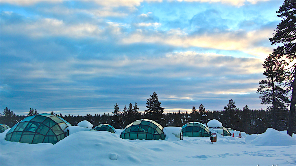 Kakslauttanen Arctic - tiêu biểu của mô hình Bubble Tent glamping.