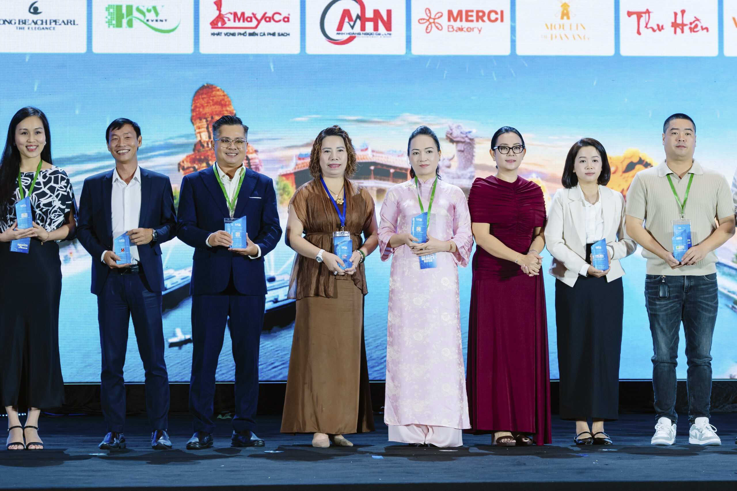 Đi, trải nghiệm và giao lưu để thấu hiểu nhau hơn
